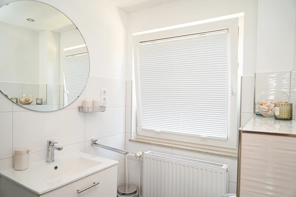 Bright modern bathroom.
