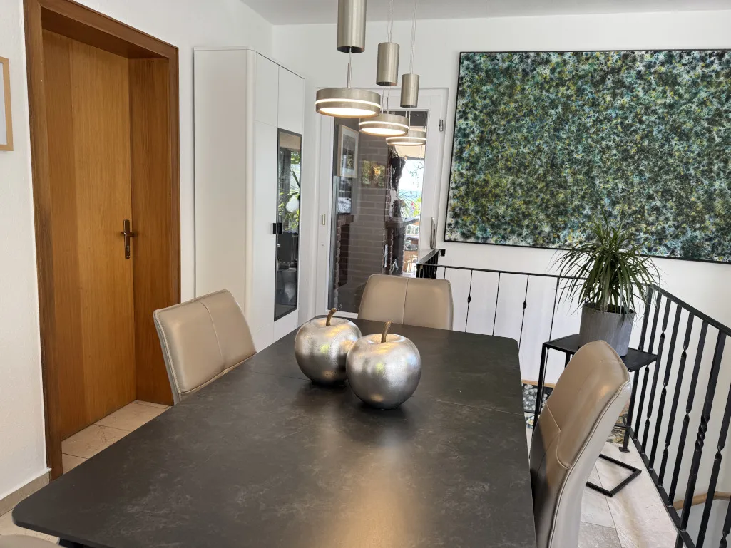 Cozy conservatory and breakfast room
